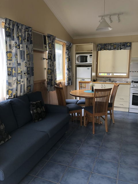 Pleasurelea Tourist Resort And Caravan Park - Tourism Guide 6