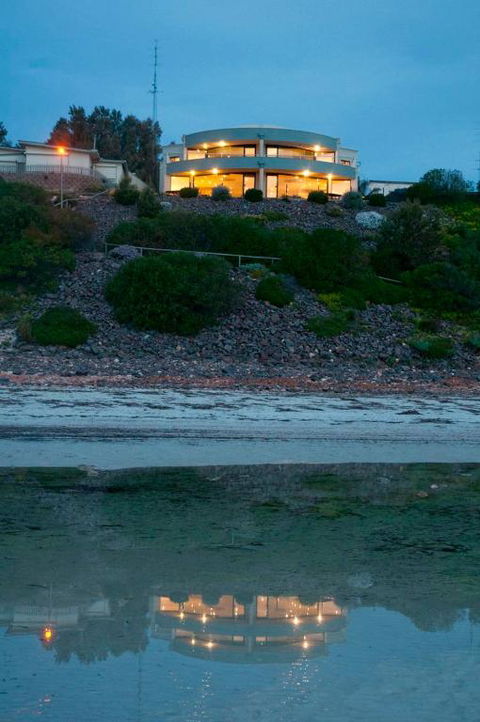 Cliff House Beachfront Villas - Travel Search 6