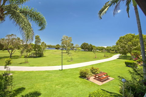 Regency Waterfront Motel - Travel Agents 4