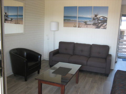 Regency Waterfront Motel - Travel Agents 2