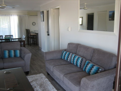 Regency Waterfront Motel - Travel Agents 3