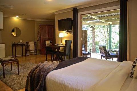 Mount Evelyn Retreat - Travel Agents 3