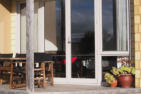 Sow And Piglets Guesthouse - Tourism Guide 2