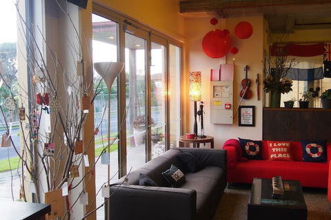 Sow And Piglets Guesthouse - Tourism Guide 7
