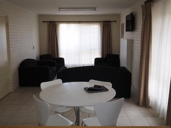 Jacaranda Motel & Holiday Units - Tourism Guide 5