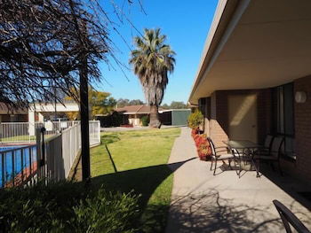 Jacaranda Motel & Holiday Units - Tourism Guide 4