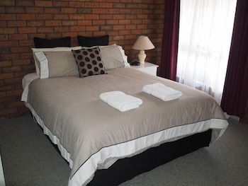 Jacaranda Motel & Holiday Units - Tourism Guide 6