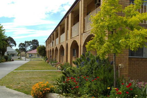 Colac Mid City Motor Inn - Travel Agents 1