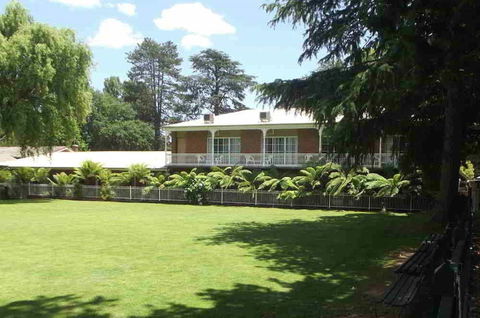 Barrass's John Bright Motor Inn - Cruises Travel 0