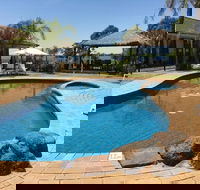 Capricorn Motor Inn