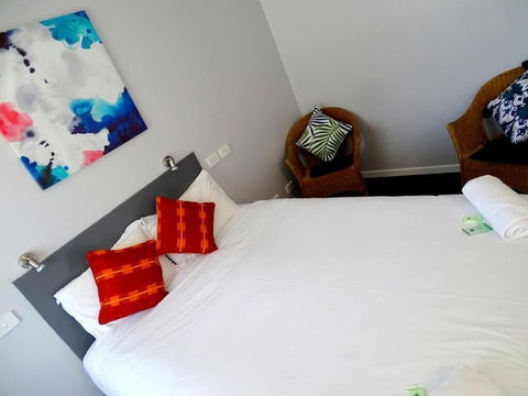 Mercury Motor Inn - Travel Search 1