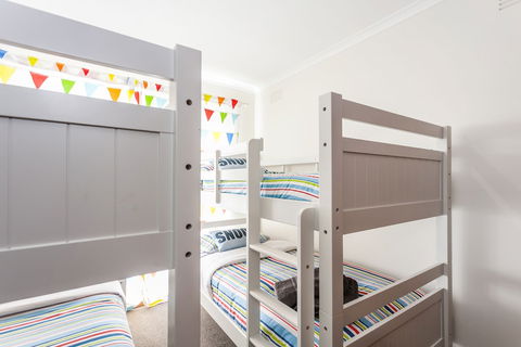 Beachfront Cottages Torquay - Cruises Travel 5