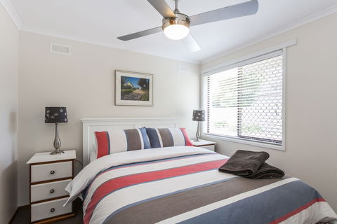 Beachfront Cottages Torquay - Cruises Travel 1