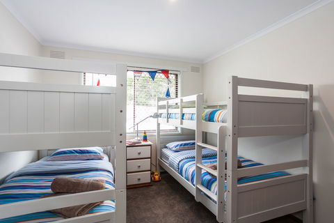 Beachfront Cottages Torquay - Cruises Travel 3