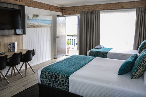 Central Motor Inn - Travel Search 4