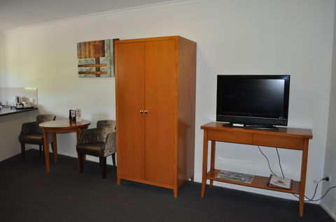 Sundowner Hotel Motel - Travel Search 3