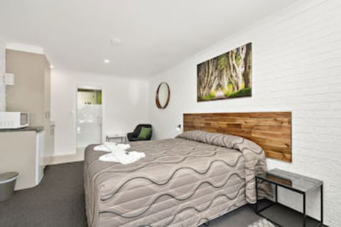 Beachmere Palms Motel - Travel Search 0