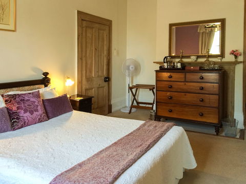 The Racecourse Inn - Tourism Guide 6