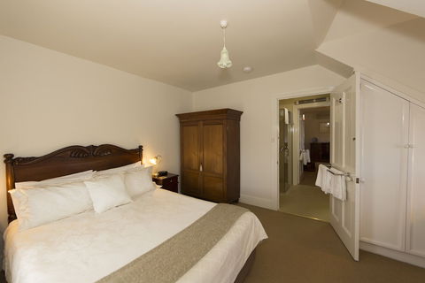 The Racecourse Inn - Tourism Guide 4