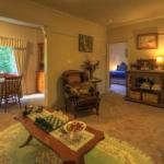 Hillview Oak B & B - Travel Agents 0