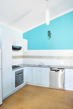 Driftwood Apartments - Travel Agents 6