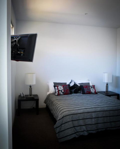 Battery Cove Beach Front Apartment - Travel Search 3