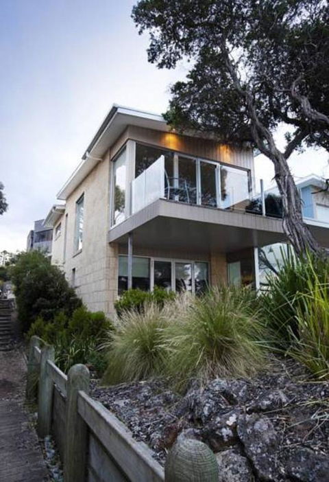 Battery Cove Beach Front Apartment - Travel Search 6
