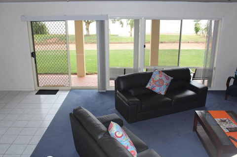 Lake Boga Waterfront Holiday House - Travel Search 5