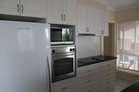 Lake Boga Waterfront Holiday House - Travel Search 4