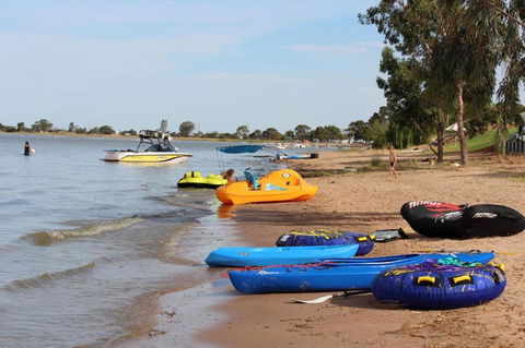 Lake Boga Waterfront Holiday House - Travel Search 3