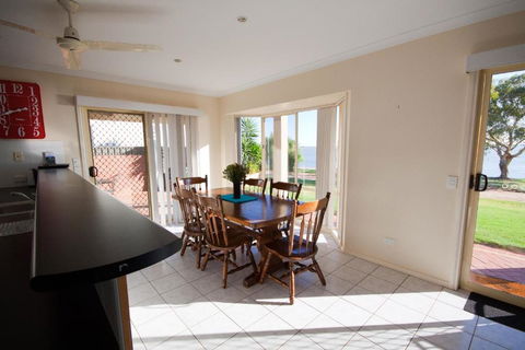 Lake Boga Waterfront Holiday House - Travel Search 1