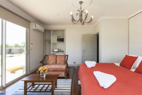 Aurora Manor Rooms - Travel Search 0