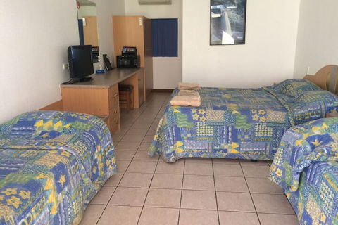 Paraway Motel - Travel Search 4