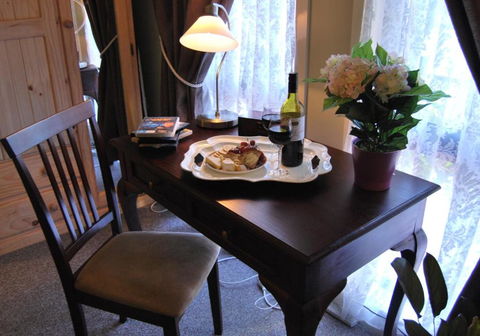 Cutmore Cottages Meurants Manor - Travel Agents 1