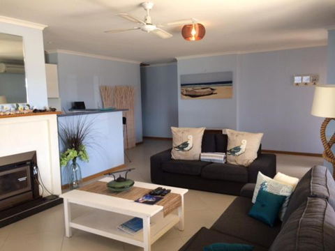 Salty Air Apartments Kingscote Kangaroo Island - Tourism Guide 5