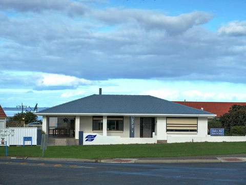 Salty Air Apartments Kingscote Kangaroo Island - Tourism Guide 4