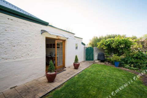 Georgies Cottage - Travel Agents 5