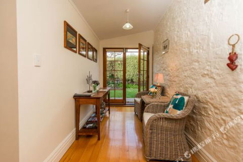 Georgies Cottage - Travel Agents 7