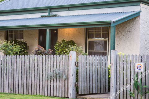 Georgies Cottage - Travel Agents 3