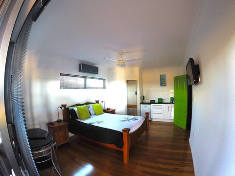 On The Deck @ Shark Bay - Travel Agents 2