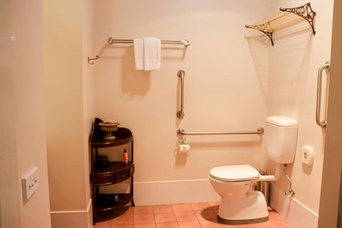 Plumes On The Green Boutique Bed & Breakfast - Tourism Guide 6