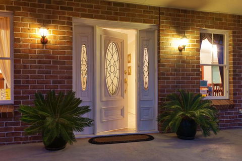 Plumes On The Green Boutique Bed & Breakfast - Tourism Guide 4