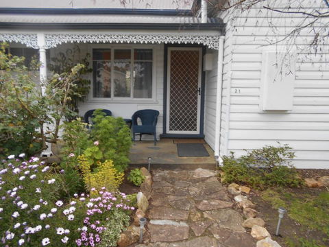 Travellers Rest B & B - Travel Agents 3