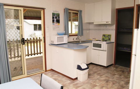 Smugglers Cove Holiday Village - Tourism Guide 6
