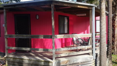 Smugglers Cove Holiday Village - Tourism Guide 0