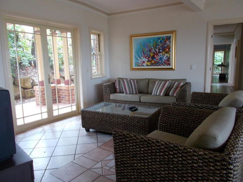 Tranquill Garden Hideaway - Travel Search 5