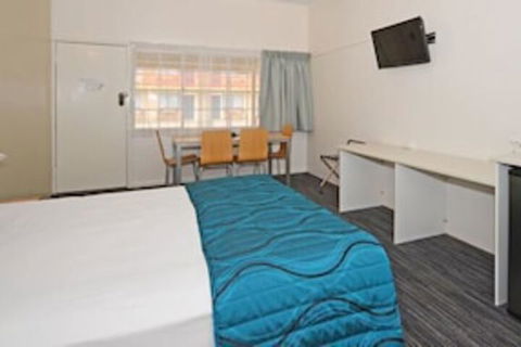 Urangan Motor Inn - Travel Search 4