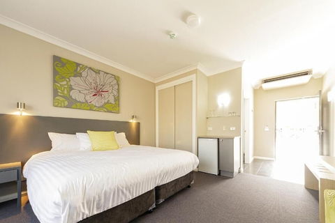 Cowra Services Club Motel - Tourism Guide 3