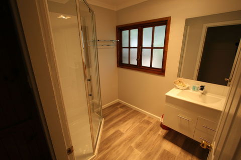 Cedar Cottages Blackmans Bay - Travel Search 4