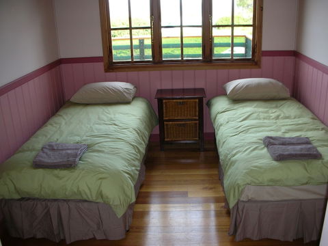 Cedar Cottages Blackmans Bay - Travel Search 3